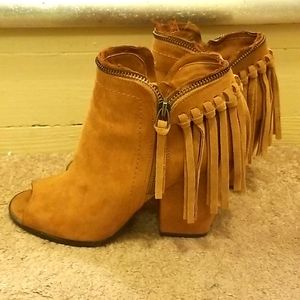 Womens heeled booties sz 7.5